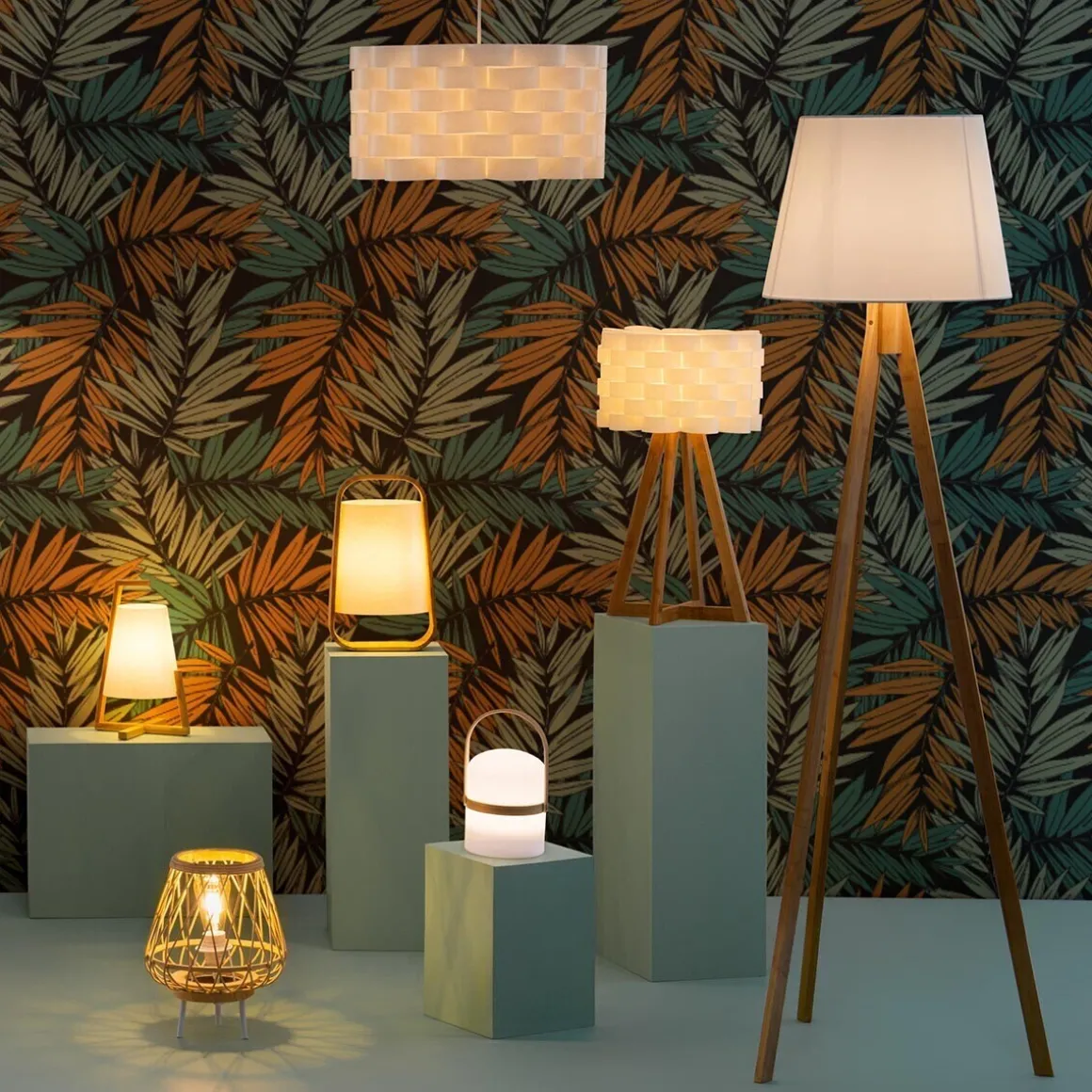 Lampadaire trépied "Bahi"