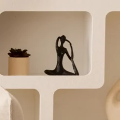 Statuette femme, résine