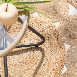 Tapis ajouré en jute